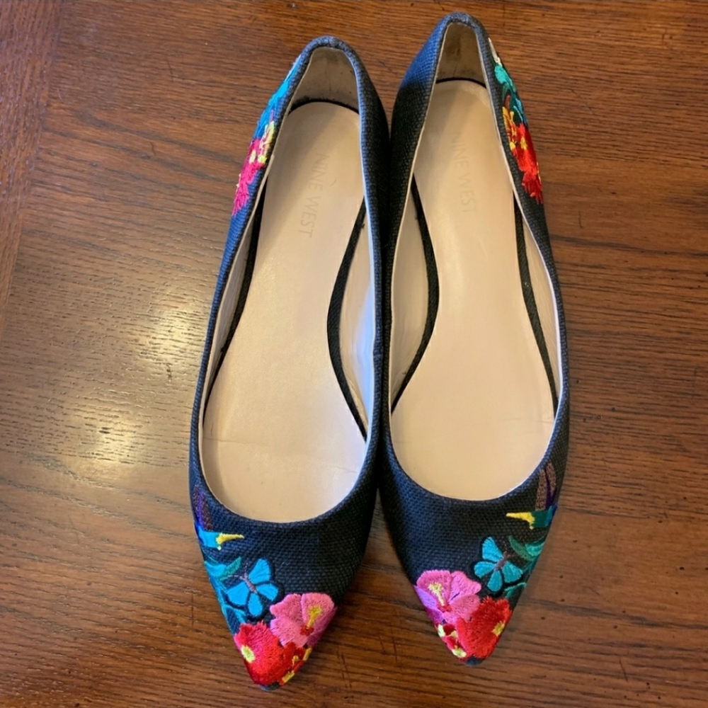 Nine West embroidered obedience flat sz 8 euc